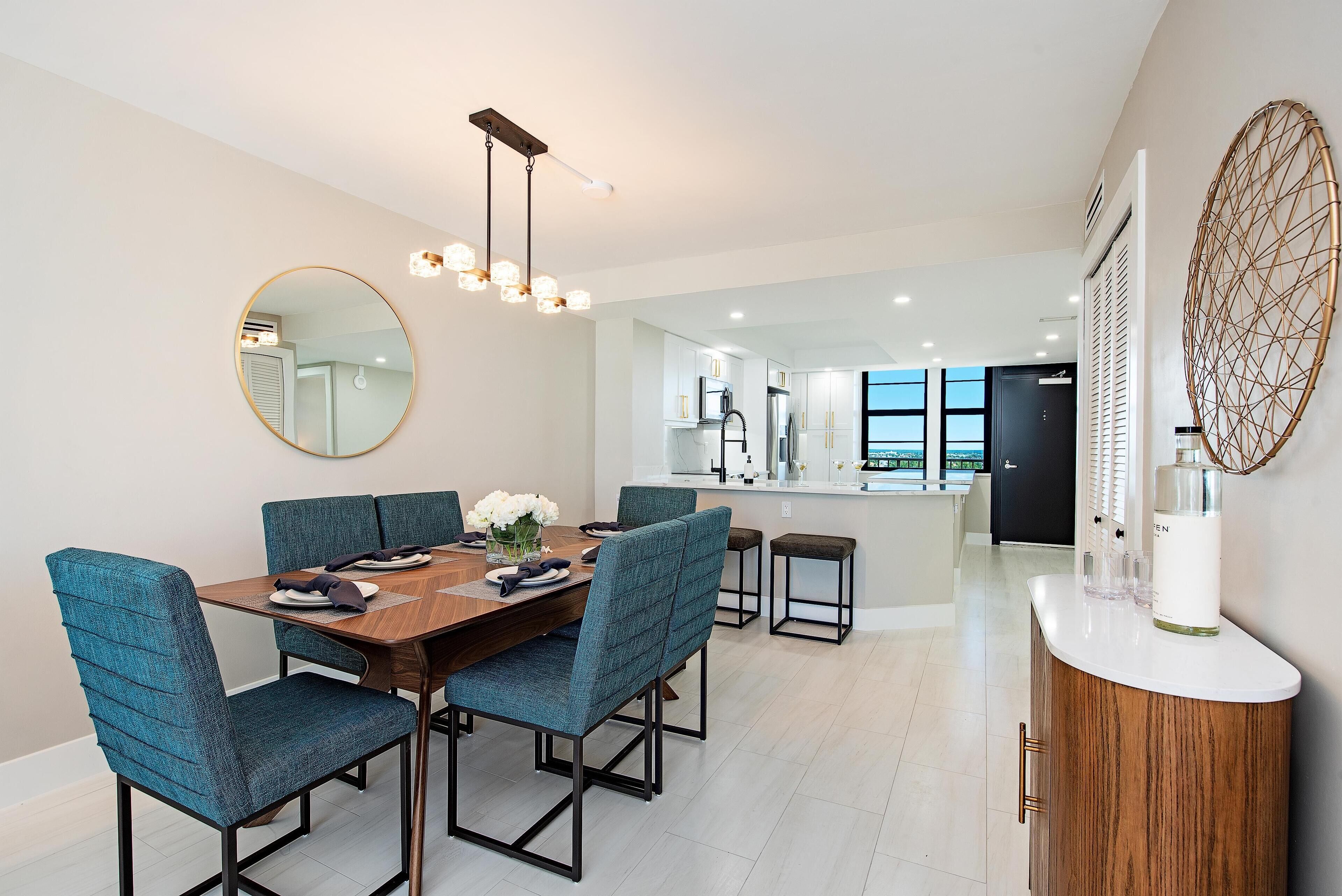 コンドミニアム ベッド (複数台) (Coastal modern beachfront condo with ) | レストラン