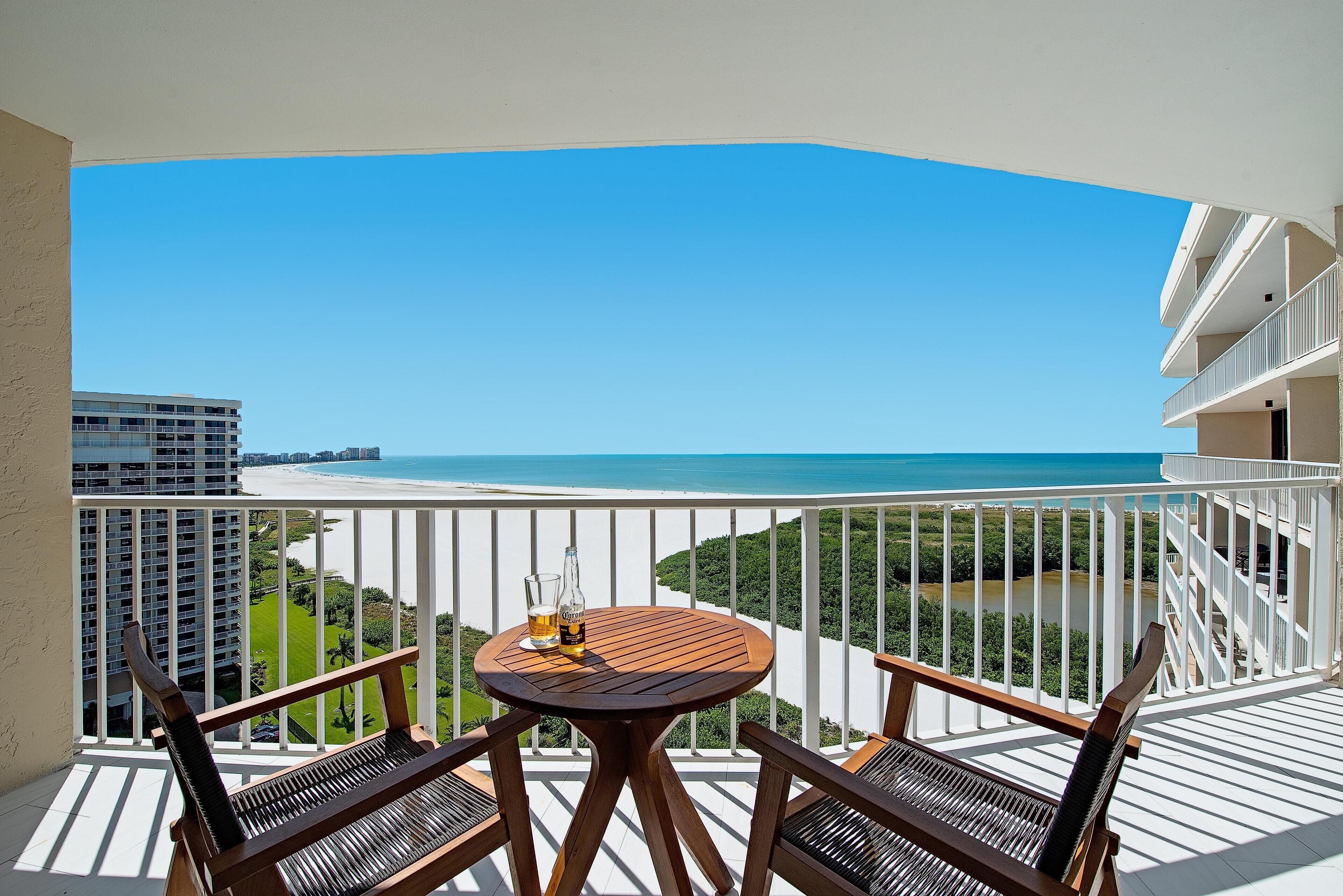 Condo, várias camas (Coastal modern beachfront condo with ) | Opções para refeição ao ar livre