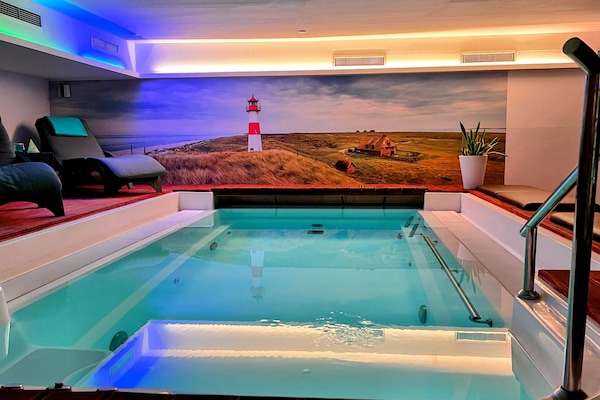 Indoor spa tub