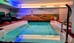 Bồn tắm spa trong nhà