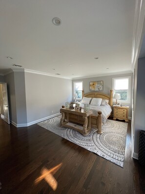 5 bedrooms, iron/ironing board, Internet, bed sheets
