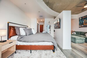 1 soverom, strykejern/-brett, internettilgang og sengetøy