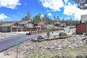 1 bedroom - Gold Rush Charm Meets Modern Comfort (Rapid City)