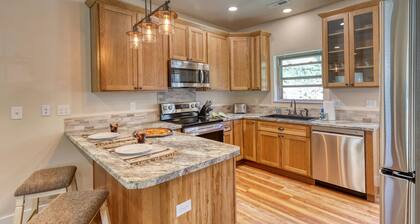 Saddle Up For Luxury - 15 Minutes to Mt Rushmore