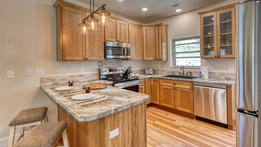 Saddle Up For Luxury - 15 Minutes to Mt Rushmore