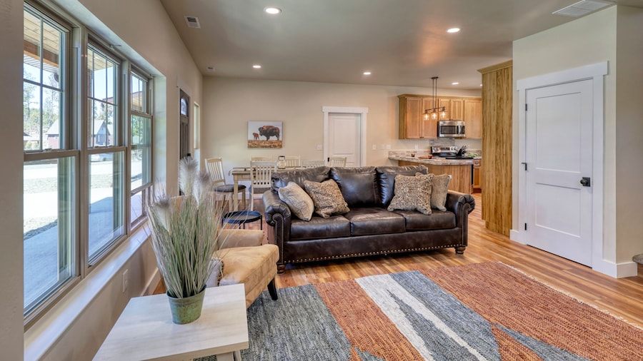 Saddle Up For Luxury - 15 Minutes to Mt Rushmore