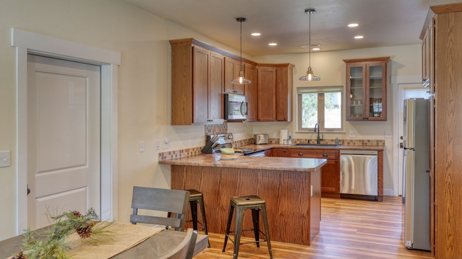 Gold Mining Condo King Bed Modern Comforts