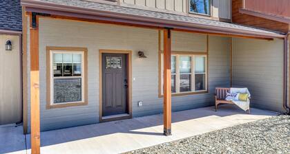 Gold Mining Condo King Bed Modern Comforts