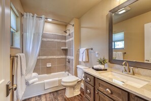 House | 2 bedrooms - Modern Condo Near BH Attractions-garage Parking (Rapid City)