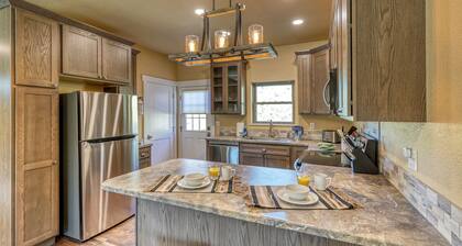 Modern Condo Near BH Attractions-garage Parking