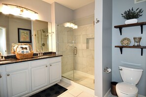 Hair dryer, towels, soap, toilet paper - Home Away from Home I Fully Furnished 2BR + 2BA Apartment (Gaithersburg)