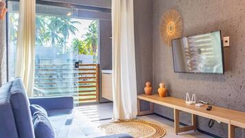 Basic Apartment | Living area