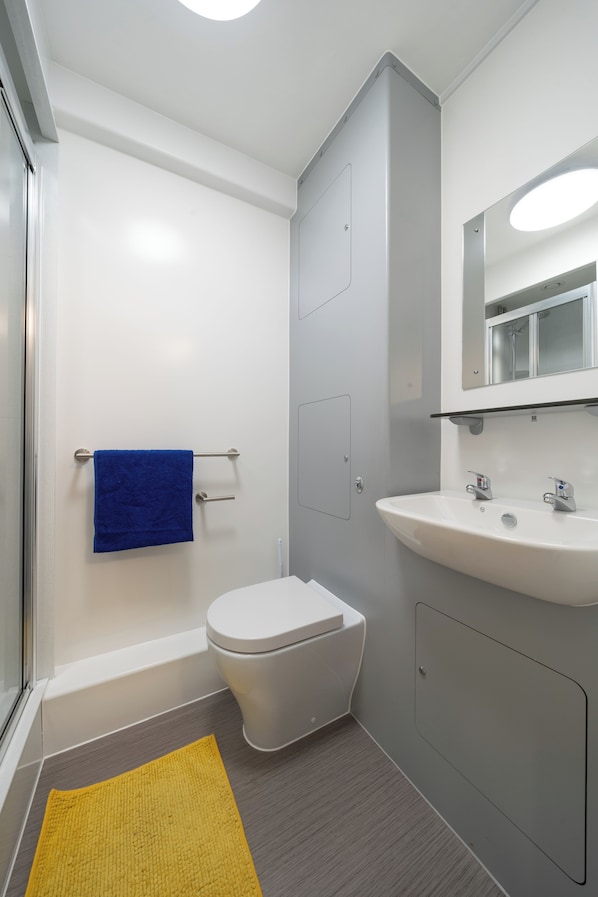 Single Room, Non Smoking | Bathroom