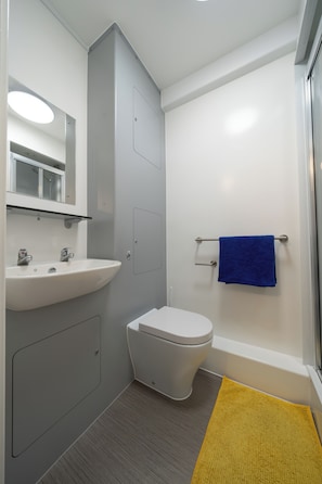 Quarto solteiro, para não fumantes | Banheiro