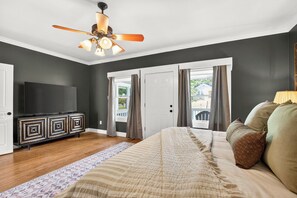 3 bedrooms, desk, iron/ironing board, travel cot - 1921 Craftsman Bungalow · Charnwood Historic District (Tyler)