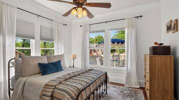 2 bedrooms, iron/ironing board, travel cot, free WiFi