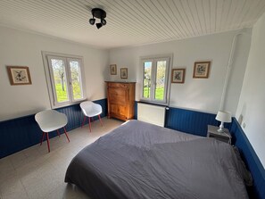4 chambres, fer et planche à repasser, lit parapluie, Wi-Fi gratuit