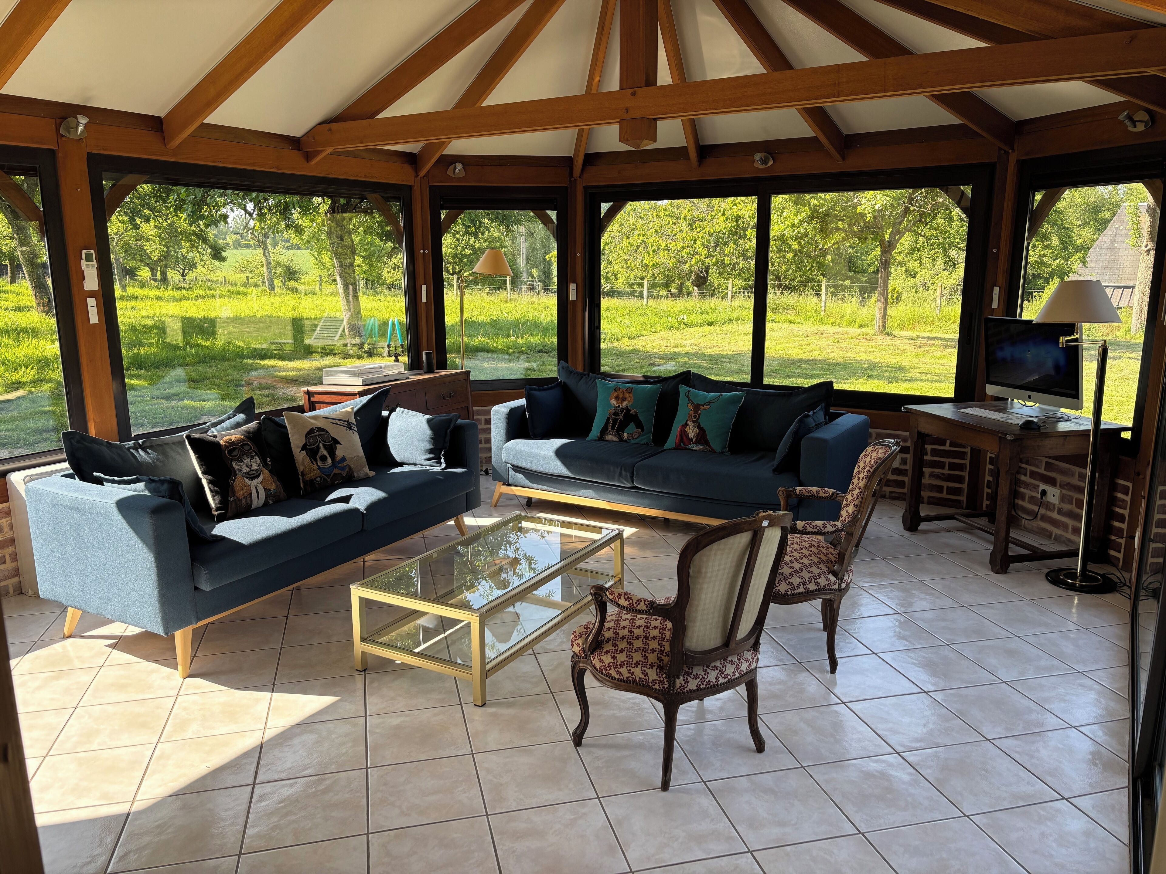 Tv, eldstad, tv-spel och dvd-spelare