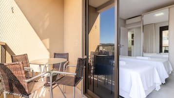 Basic Apartment | Outdoor dining