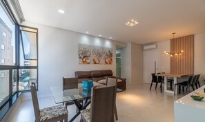 Basic Apartment | Dining