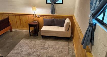Peaceful house with AC in charming Riggins