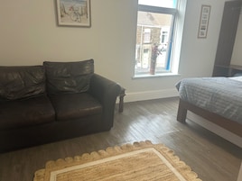 Classic Double Room | Desk, laptop workspace, free WiFi, bed sheets