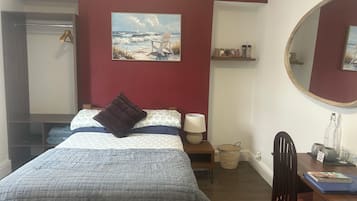 Classic Double Room | Desk, laptop workspace, free WiFi, bed sheets