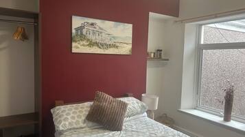 Classic Double Room | Desk, laptop workspace, free WiFi, bed sheets