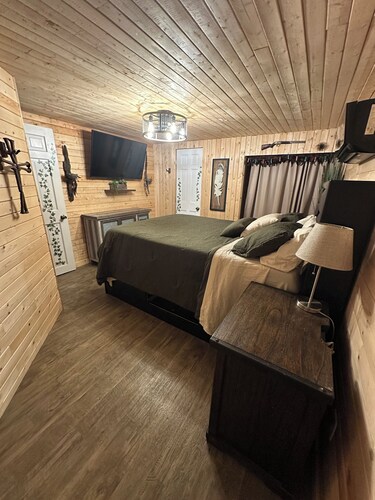 Quiet Cabin in the woods!