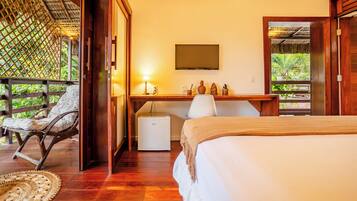 5 quartos, ferros/tábuas de passar roupa, acesso à internet