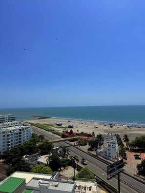 Beach - Oceanfront accommodation with infinity pool in cielo mar, Cartagena. (Cartagena de Indias)