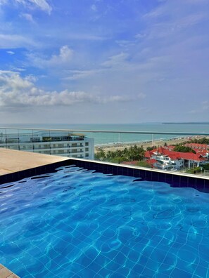 Pool - Oceanfront accommodation with infinity pool in cielo mar, Cartagena. (Cartagena de Indias)