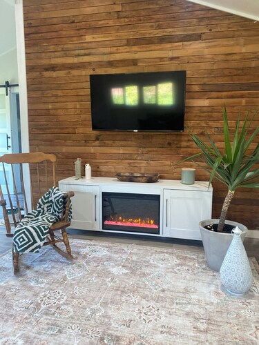 Nurture, Nature in The Garden Flat 1-bedroom detached home with AC