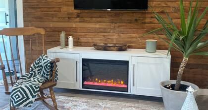 Nurture, Nature in The Garden Flat 1-bedroom detached home with AC