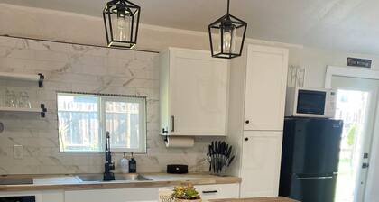 Nurture, Nature in The Garden Flat 1-bedroom detached home with AC