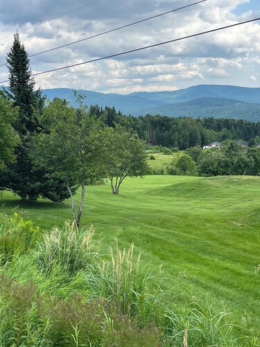 Cottage w Breathtaking Views of 22 Mountain Peaks, Direct Access to ATV Trails. 
