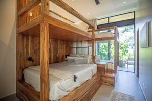 4 habitaciones, caja de seguridad en la habitación y escritorio 