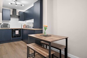 Apartment | 2 bedrooms, soundproofing - The Stylish Escape Free Parking City Centre (Cardiff)