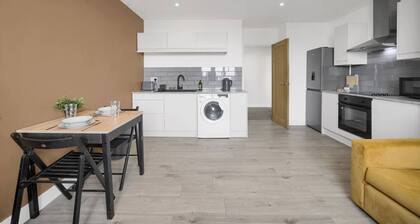 Stylish Modern Apartment - Free Parking - W