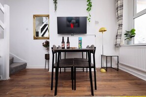 House | 3 bedrooms - Central Escape Central Cardiff Free Parking (Cardiff)