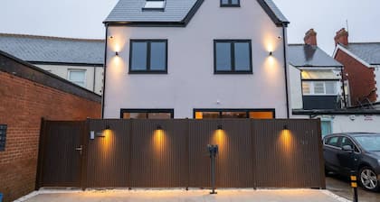 Luxurious 2 Bed Central Cardiff Free EV Charge