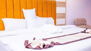 Deluxe Room, Balcony, City View | Desk, laptop workspace, soundproofing, free WiFi