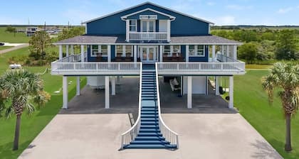 Spacious Bayfront home