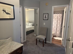 3 bedrooms, iron/ironing board, internet, bed sheets - Fabulous 3-bedroom- 3 bath house in prime location in Wilmington (Wilmington)