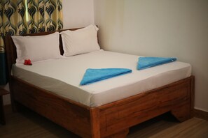8 bedrooms, iron/ironing board, WiFi, bed sheets