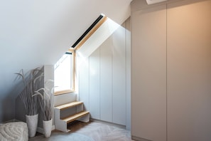 Premium-Apartment, Stadtblick, am Strand | Laptopgeeigneter Arbeitsplatz, Verdunkelungsvorhänge