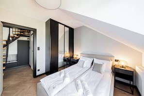 Premium-Apartment, Stadtblick, am Strand | Laptopgeeigneter Arbeitsplatz, Verdunkelungsvorhänge