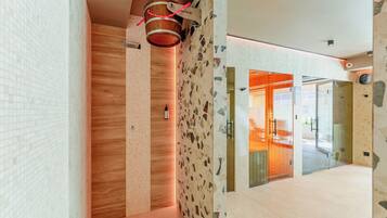 Hot tub, steam room, massages