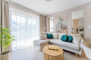 Appartement Premium, vue ville, en bord de plage | Espace de travail pour ordinateur portable, rideaux occultants