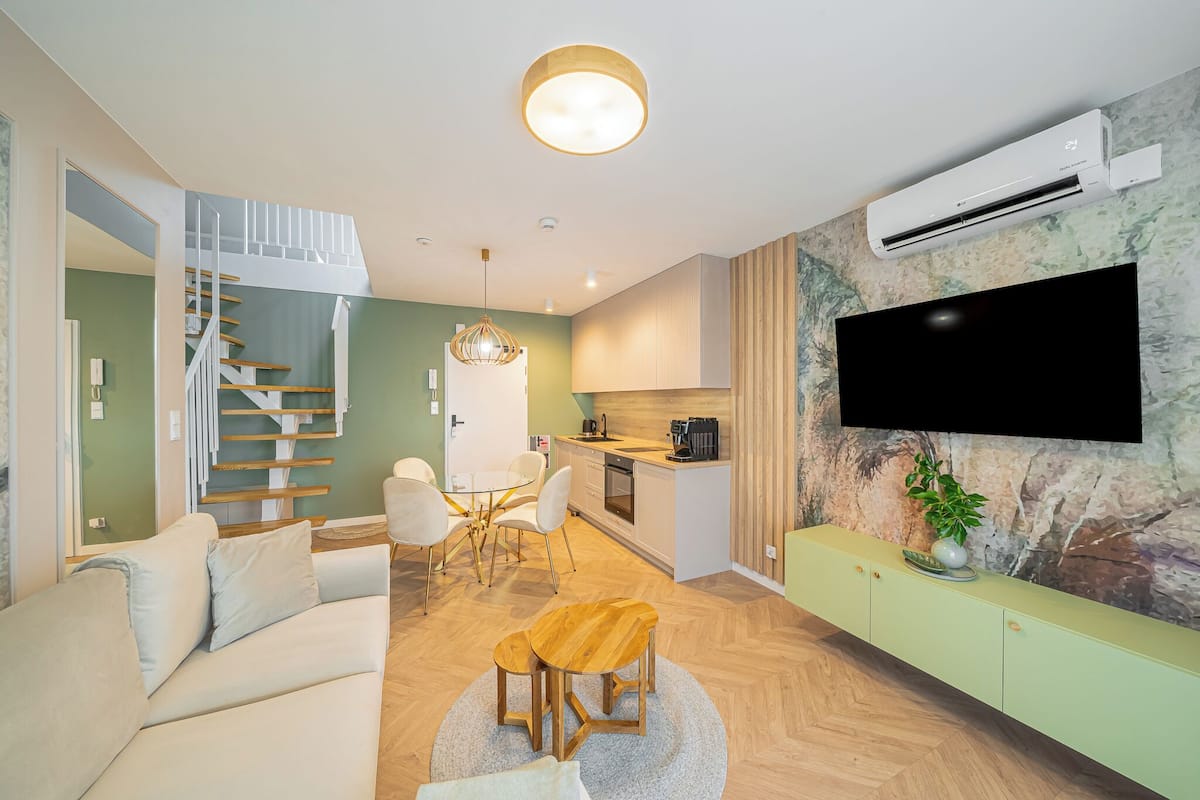 Premium-Apartment, Stadtblick, am Strand | Laptopgeeigneter Arbeitsplatz, Verdunkelungsvorhänge